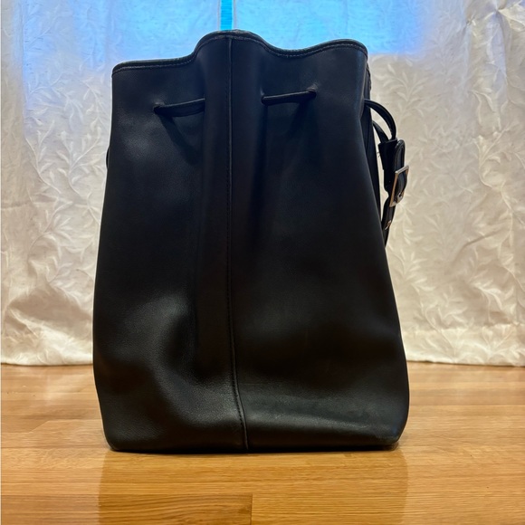 90s Coach Black Leather Bucket Bag - Picture 2 of 7